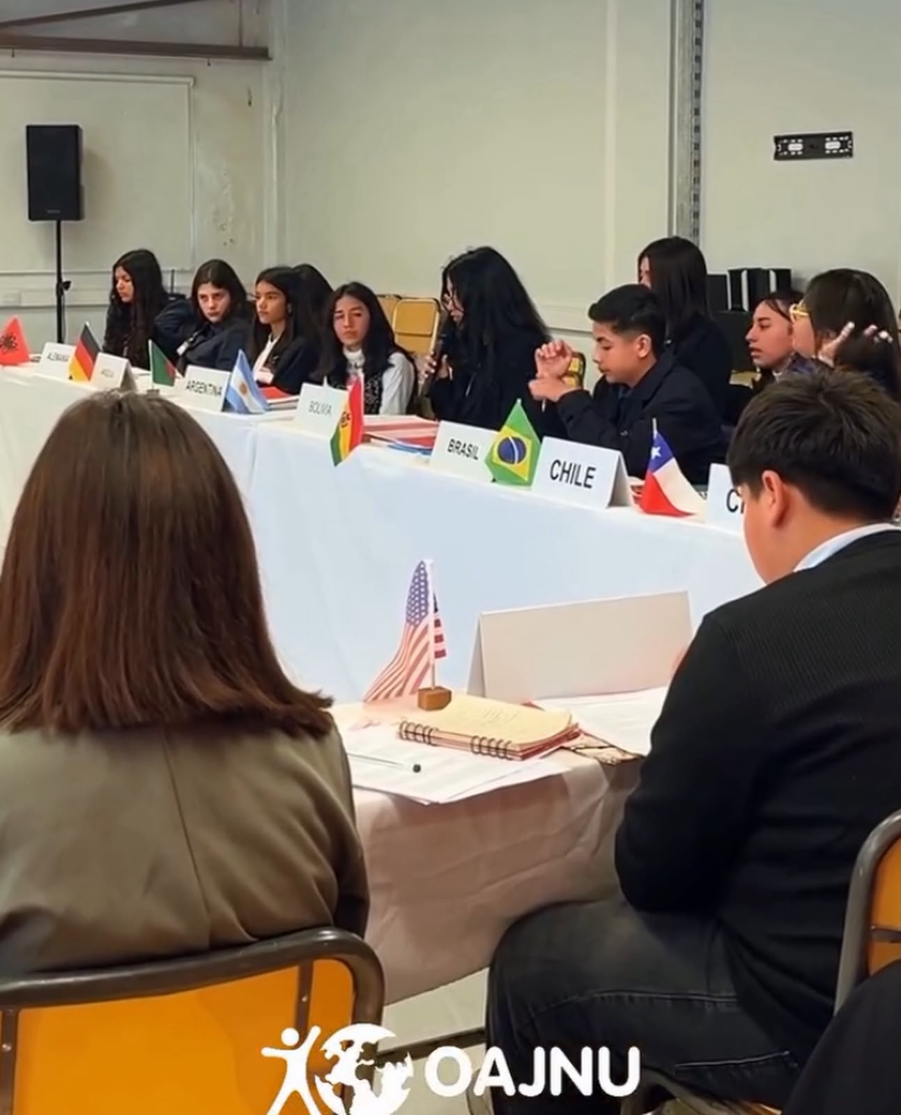 Alumnos del Vélez participarán del modelo COP OAJNU