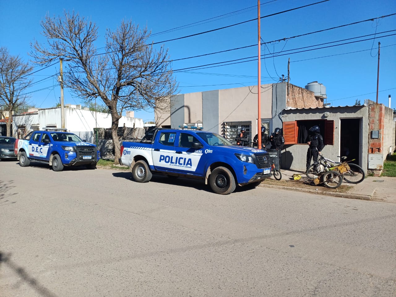Investigación por robos en Justiniano Posse: cuatro allanamientos, tres detenidos y secuestro de cocaína