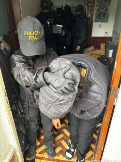 Desarticularon un punto de venta de drogas y detuvieron a una mujer